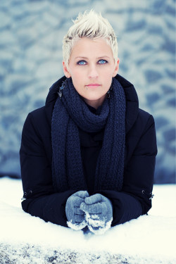 silencingthedrums:  obsessivelygalahad:  prideandvodka:  irishlesbian:  lesbromosexual:  youkissedmetodeath:  cunnilingus-:  ellen degeneres 30 years ago  Damn  Holy mother of oh my god  LET ME LOVE YOU.  Holy. There’s no way.  HOW is she so perfect?