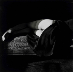 m-as-tu-vu: © Rutger Ten Broeke. Rear View, Nude on a Sofa, 20th century Institution	Minneapolis |  Institute of Arts 