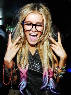 want! one day my hair will be this long and ill dip dye it these colours :)