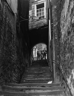 Shortcut to Wolcott Street, Bath, England photo by Todd Webb, 1976