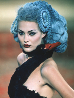 erytheis:SHALOM’S HAIR IS BLUE AND NOTHING HURTS.Givenchy Fall Winter 1997 Haute Couture by Alexander McQueen 