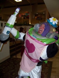 tayloritabonita:  sixpencethemime:  lolzpicx:  Epic Cosplay of the Day: Mrs. Nesbit   DO YOU SEE THAT HAT?  IT’S BACK 