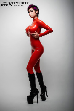 landoflatex:  Land Of LatexÂ -Â These catsuits rock    Agreed, latex catsuits rock. Especially when they contain Perfect Orbs!