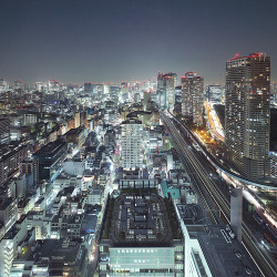 theworldwelivein:  Tokyo Funky | Tokyo, Japan©  spiraldelight 