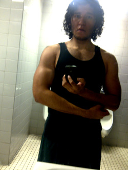 e-sigh:  I love how my arms/chest look(s) huge after a good workout. 