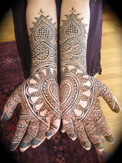 yoninahaliza:  -I love henna so much. I find
