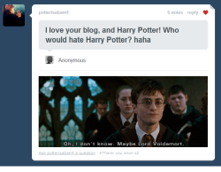  Anônimo: Eu amo seu blog, e Harry Potter! Quem iria odiar Harry Potter? haha. Resposta: Oh, eu não sei. Talvez Lord Voldemort. 