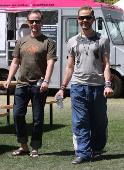 verysherry:  Billy Boyd and Dominic Monaghan | Coachella Music FestivalIndio, CA - April 16, 2011 Look, Mr. Frodo, it’s Pippin and Merry!  OH MY GOD THEY STILL LIKE EACH OTHER.