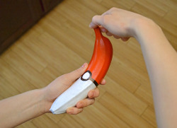 son-goku:  neonheartday-gloweyes:  Banana, what are you doing. You are not a pokeball, you are a banana.  lol Lenora will love this.  HAHAH makes me wonder what kind of pokemon is in there&hellip;