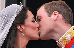 dreams-princess:  Sabe por que o tumblr tá dominado por gifs e fotos do casamento do Príncipe William com a Kate Middleton? Porque a gente é tão julgado por acreditar em contos de fadas, que quando há uma prova de que eles existem, ela deve ser explícita