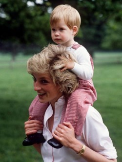 stayniley:  itsbeenaperfectday:  Princess Diana and little Harry, how adorable is this?  need this on my blog Omg. This has to be the most beautiful thing I have ever reblogged. Diana would’ve been so happy to see Prince William marry a wonderful woman
