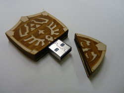 elmundodekoke:  it8bit:  Hyrule Shield USB  - by zantaff   lo necesito para seguir viviendo!!!! 