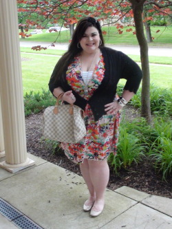 thestylesupreme:  Plus size ootd: Dress: Forever 21+ Cardigan: Dots Shoes: Steve Madden Bag: Louis Vuitton Earrings: Dots Bracelets: Dots Ring: Forever 21 Necklace: Dots 