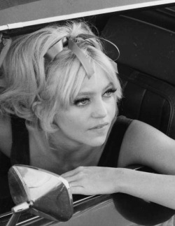 kittenindustries:Goldie Hawn in her Camaro, 1969.