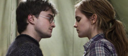 Sonhosparanoicos:  Voces Sabem Porque Hermione Não Beijou Harry?Emma Watson: Porque