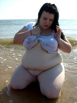 bettiepumpkin:  I enjoy the beach far to