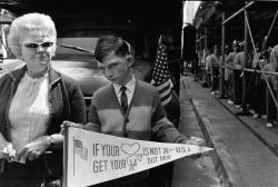 Pro-Vietnam Demonstration, NY, 1968 photo by Mary Ellen Mark via: everyday i show
