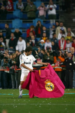 rmlegends:  Raul celebrating 2007 La Liga win. Good memories 