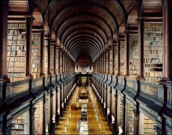 Library at Trinity College (Séc. XVI), Dublin, Ireland