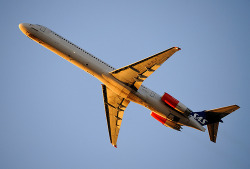 youlikeairplanestoo:  A beautiful sunset-splashed SAS MD-82 departs London’s Heathrow Airport. Photo by Jez B. Full version here. 