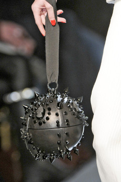 dontmakefrown:  Jean Paul Gaultier Black Purse Spring 2011- Haute Couture Collection  WANTTTTT