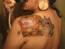 rotting:  kyary:  fuckyeahtattoos:  My first ghibli tattoo, “tonari no totoro” 1 of 18 tattoo ghibli movies  omg its pretty but  ihat how it is just cut off on the bttom that always looks really bad  cant wait for my ghibli sleeve eheh 