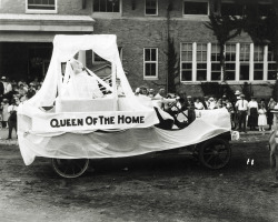 Queen of the Home float Iowa State Fair, 1920