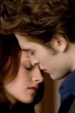  Somente um vampiro poderá te amar eternamente ( Edward  Cullen) 