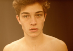 cuteguyss:  Francisco Lachowski Submitted