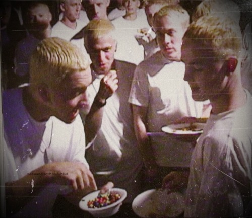 harryandee:  whoopigoldbergerking:  97bonnieandclyde:  Eminem eating M&M with others Eminems  this is it. this is the photo that completes my life.  We’re gonna have a problem here 