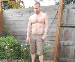guysthatgetmehard:    thanks for the submission david. you got a nice bod, nice chest… any pics without the shorts? - gtgmh  
