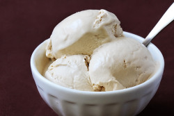fuckyeahilovetea:  cafeyum:  Earl Grey Ice Cream   yum! 
