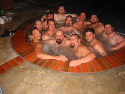 ruggerdan: totofotoiml:  rub a dub tub how many men in a tub  Bear Soup 