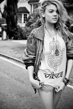iamvibes:  Becca Dudley - http://thevestimaniac.blogspot.com/    When this picture is smaller she looks SO much like Lucy Hale!