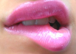 bimbocreationcentral:  bimb-oface:Need this lipstick 💄 All bimbos and trophies need this lipstick. 
