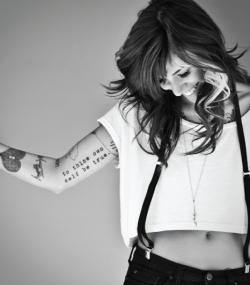 love her clothes, her hair, her tattoos&hellip; Christina Perri has an amazing style. Definitely a fashion icon of mine.