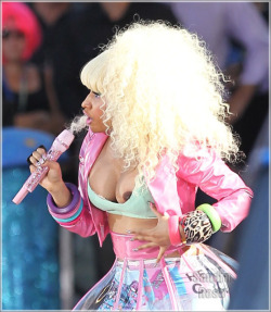 livefrombmore:  Nicki Minaj Nip Slip 
