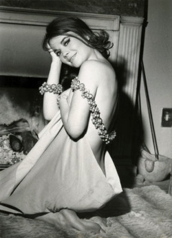 prettyclassicbeauty:  Natalie Wood, “The Last Dark Beauty”