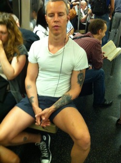 464. shortsandunderwear:  Hot thigs in subway blue shorts 