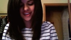 1amorpararecordar:  ”É mais facil sorrir, do que dizer o motivo pelo qual você está triste.” Selena Gomez 