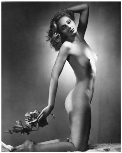 Another Lynne O'Neill photo from a 40&rsquo;s-era nude photo shoot..