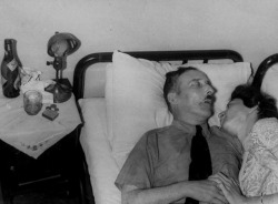 kinsssthetics:  Poison on the Night Stand: Bodies of exiled Austrian author Stefan Zweig &amp; his wife lying on bed, still holding hands, after they committed suicide together – Rio De Janeiro, Brazil – 1942 