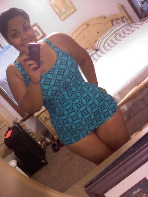 le-mia:  curveappeal:  20 years old. around adult photos