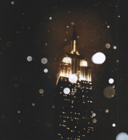 bloodglitterlust:  empire state  I&rsquo;m missing New York like crazy. It&rsquo;s an ache in my chest that I can ignore for a little while, but thinking too long about what it means to me only leads me to tears. 