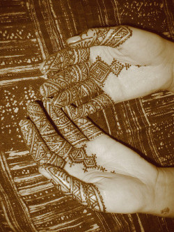 boffomoroccanadventures:  Moroccan Henna. 