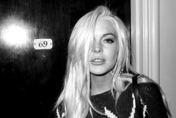 chipwillis:  terrysdiary:  Lindsay Lohan in front of Room 69.  Lucky Bastard :) 