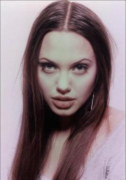 sabrinanelliejuarez:  lavieenrose—:  Angelina Jolie by Lionel DeLuy  
