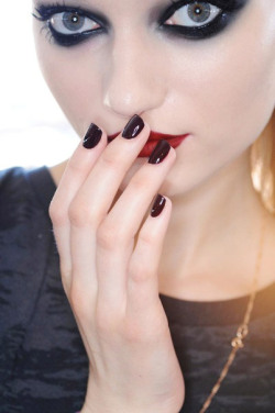 couturecourier:  I’m loving dark nails! I tried Duri’s “Dragontini“ recently and it’s so pretty! I want try all these in the article now! (via Trend: Dark Nail Polishes) 