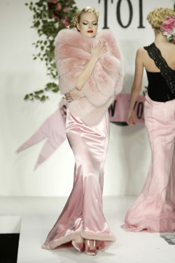 ultraglamourluxe: Awesome pink gown &amp; fox fur stole, i love it ! This model is so glam, perfection !