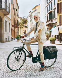  “I have been in Milan one hour and have so far witnessed several of the best-dressed people I have seen in, oh, a decade.” Mark Schatzker explores Italy’s fashion capital.   